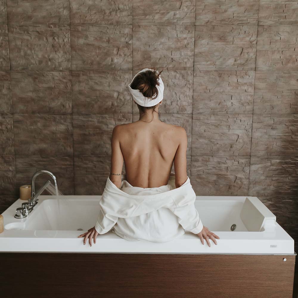 young-woman-in-the-jacuzzi-of-a-spa-DZY55NA.jpg